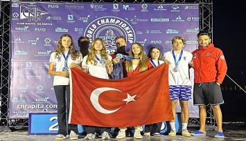 İzmirli Milli sörfçüler uluslararası şampiyonalardan ödülle döndü
