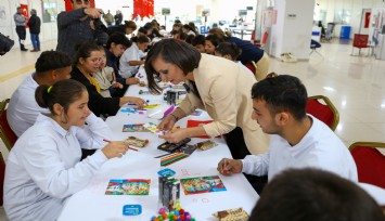 Karabağlar'da özel çocuklardan Atatürk’e sevgi resimleri