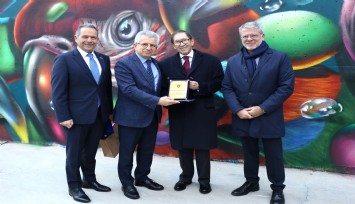 Kolombiyalı sanatçı, Atatürk’ün barış mesajını eserinde işledi