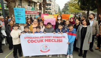 Manisa’da çocuklar hakları için yürüdü