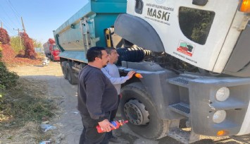 Manisa'da seyir halindeki iki iş aracı alev aldı