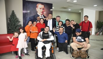 Özel çocuklardan kalp ısıtan tiyatro oyunu