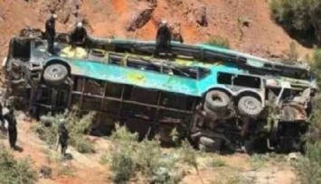 Peru'da minibüs uçuruma yuvarlandı: 10 kişi hayatını kaybetti
