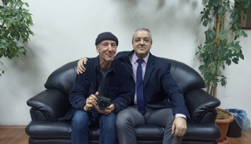 44 yıl sonra fotoğrafını çektiği çocuğa ulaştı