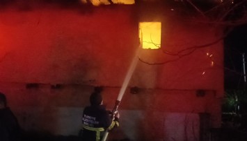 Bağ evinde çıkan yangında alevler geceyi aydınlattı