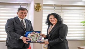 Başkan Tugay, Kınık’ta üreticilere fidan dağıttı: Tarım yapan yurttaşlarımızı destekleyeceğiz