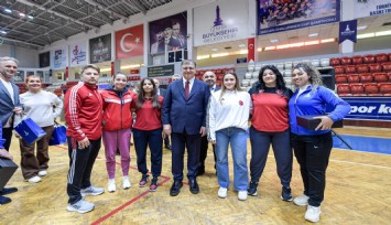 Başkan Tugay: Şampiyon olacağım diyen herkesin yanında olacağız