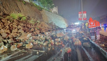 Bodrum'da istinat duvarı karayoluna çöktü