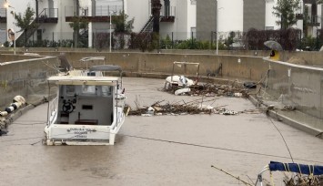 Bodrum'da sağanak yağış etkili oldu