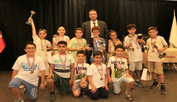 Bornovalı miniklerden Yeni Yıl hamleleri