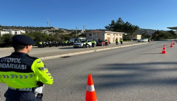 Çeşme'de göçmen hareketliliği: 39 düzensiz göçmen yakalandı, 2 organizatör tutuklandı