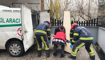 Denizli'de 6. kattan kendisini aşağıya bırakan genç hayatını kaybetti