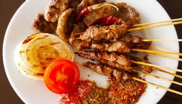 Dünya guruları Ege lezzetlerini seçti:  İlk sırada çöp şiş, Menemen ve İzmir Köfte var