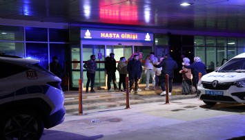 İzmir'de parkı kana buladılar: 7 kişi bıçakla yaralandı