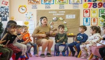 Konak’ta ‘Mutlu Çocuklar Oyun Evleri’ ile çocuklar da anneler de mutlu
