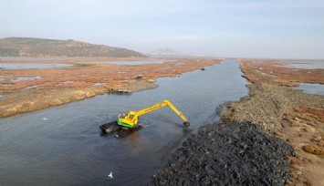 Körfez Temizliği devam ediyor: Gediz Nehri’nin denizle buluştuğu noktalarda çalışmalar sürüyor