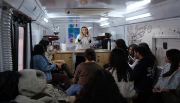 Mobil Barista otobüsü kentin dört bir yanında: Gençlere mesleki beceri kazandırıyor