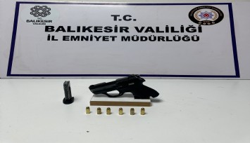 Polisten kuryeli operasyon: 25 yıl hapis cezası bulunan bir kişi yakalandı