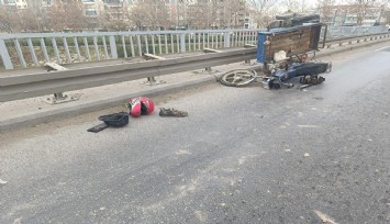 Turgutlu'da trafik kazası: Tıra çarpan motosikletin sürücüsü hayatını kaybetti