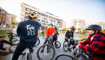 Karşıyaka’da heyecanın adresi Pump Track Bisiklet Parkuru oldu