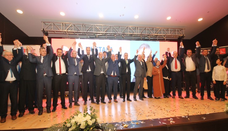 Saadet Partisi İzmir adaylarını tanıttı