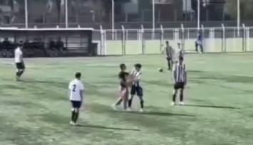 Sahaya giren taraftar, oyunculara saldırdı