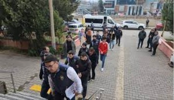 'Filmlere yorum yaparak para kazanabilirsiniz' diyerek 6 milyon TL dolandırdılar