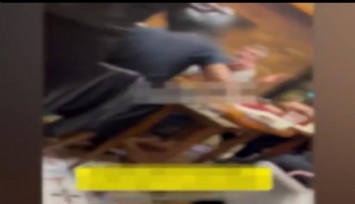 Başka kadınlarla aynı masada okey oynayan kocasını darp etti