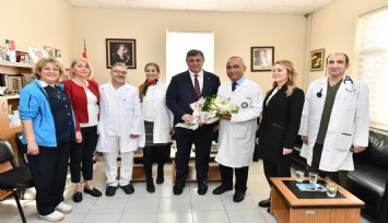 Başkan Cemil Tugay, meslektaşlarıyla buluştu: 'Sağlık çalışanlarının her türlü hak arama mücadelesinde yanında olacağım'