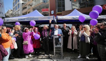 CHP'li Mutlu kadınlarla alana indi: Belediyeyi yönetirim bulaşığa karışmam