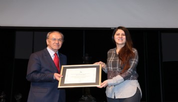 DEÜ'nün Muhsin Ertuğrul Tiyatro Emek Ödülü sahibini buldu