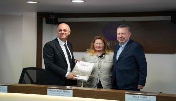 İYİ Parti adayı Özlale ESİAD'ta projelerini anlattı: İzmir’in sorunlar şehri değil, fırsatlar şehri olmasını hayal ediyoruz'