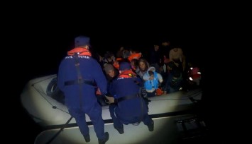 İzmir'de 67'si çocuk 145 göçmen hayata tutundu