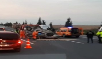 İzmir'de feci kaza: Otomobil önce tıra ardından bariyerlere çarptı, 1 kişi hayatını kaybetti