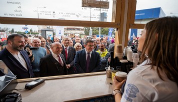 İzmirli Kahvenin üçüncüsü açıldı