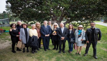 Sanat güneşi Zeki Müren’in heykeli Kültürpark’ta