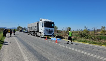 Tire'de korkunç kaza: Tırın altında kalan emekli polis hayatını kaybetti