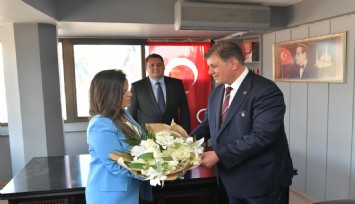 Tugay'dan nezaket örneği: Demokrat Parti Büyükşehir adayı Burcu Bostancıoğlu'nu ziyaret etti