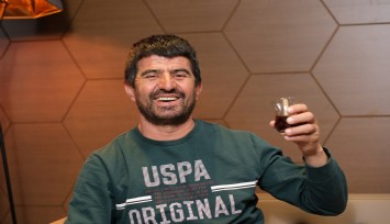 Yıllar sonra ilk kez kendi başına çay içebildi