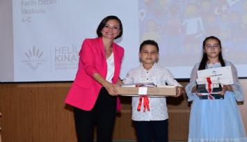 Başkan Kınay çocuklara resim yarışması ödüllerini verdi: Yazmaktan ve çizmekten asla vazgeçmeyin