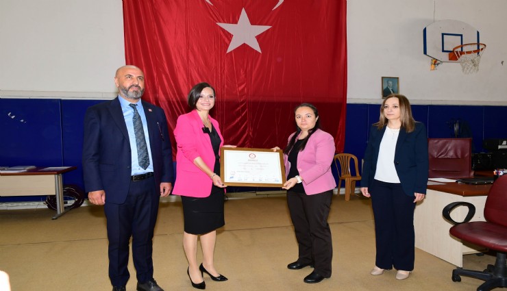 Başkan Kınay mazbatasını aldı