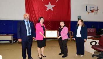 Başkan Kınay mazbatasını aldı