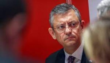 CHP Genel Başkanı Özgür Özel 14'ü Büyükşehir 420 belediye başkanını toplantıya çağırdı
