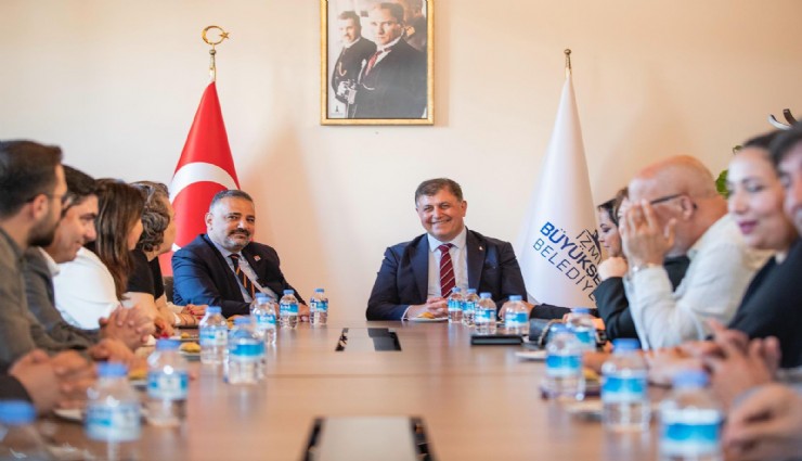 CHP İzmir İl Yönetim Kurulu Tugay'ı ziyaret etti