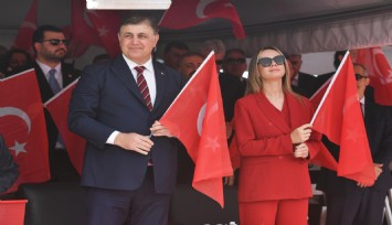 Cumhuriyet Meydanı çocukların gösterileriyle renklendi