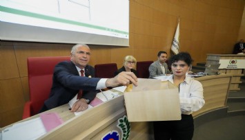 Gaziemir’de Ünal Işık yönetiminde ilk meclis