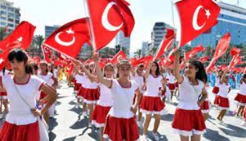 İzmir İş Dünyası 23 Nisan’ı kutladı: Çocuklarımız milletimizin umut çiçekleri