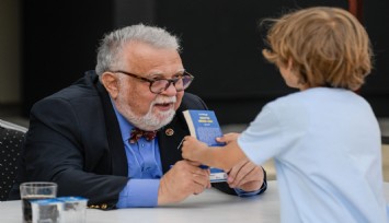 İzmirliler İZKİTAP Fest’e akın etti