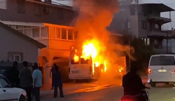 Muğla'da minübüste çıkan yangın binaya sıçradı
