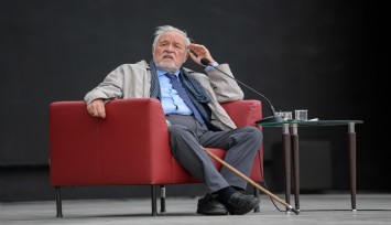 Prof. Dr. İlber Ortaylı İZKİTAP Fest’e konuk oldu